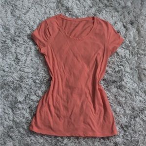 Light orange t-shirt with U-shaped neckline. Size- M Brand- No Boundaries